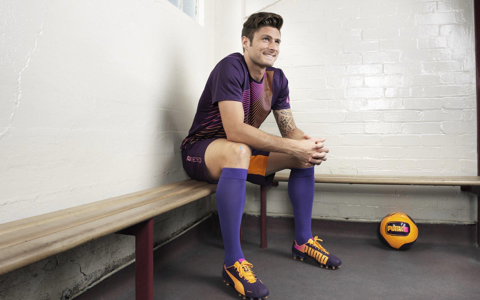 姆巴佩晒与C罗昔日合照致敬传奇,相信梦想,传承足球荣光👑