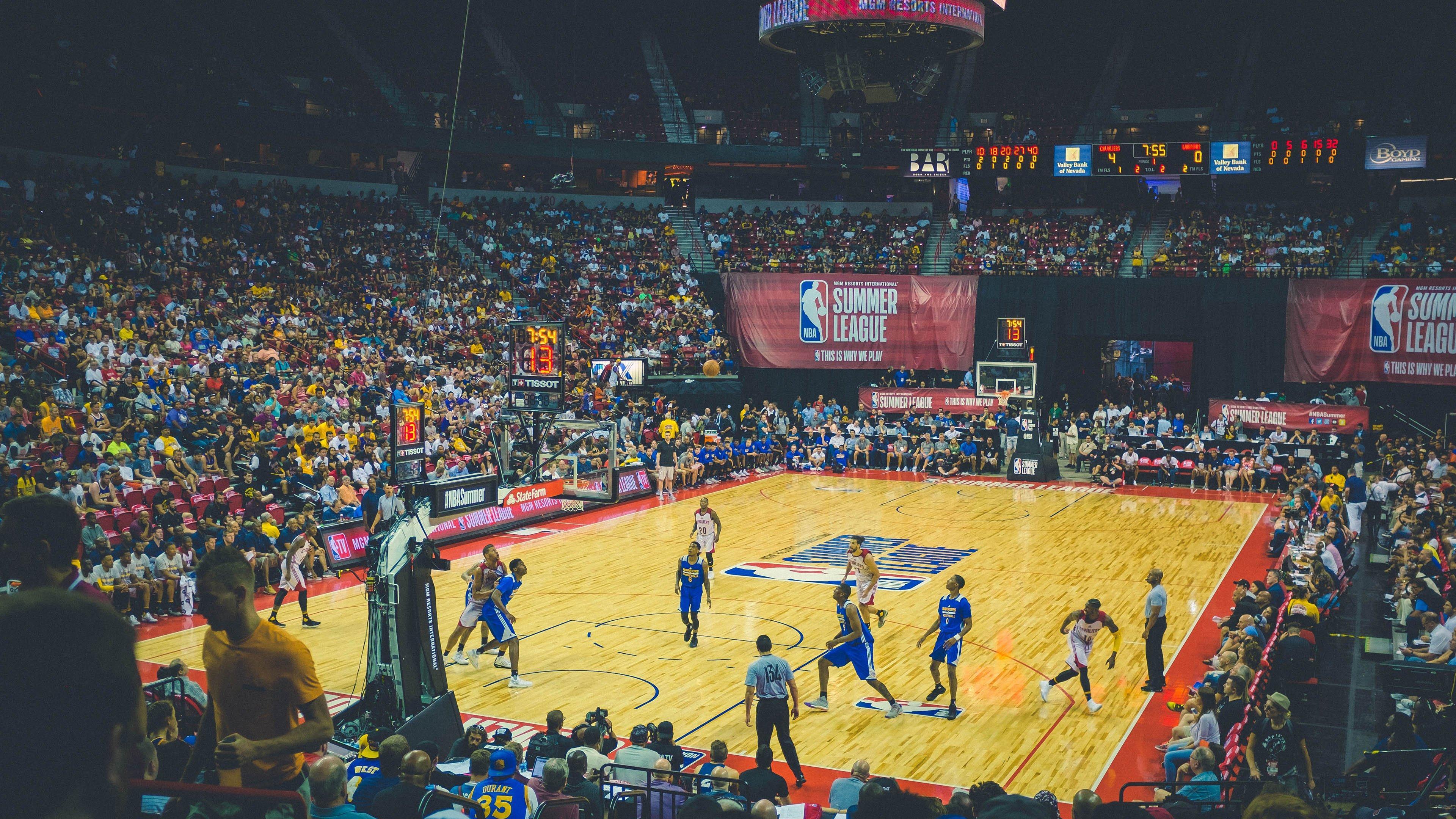 帕森斯谈字母哥遭雄鹿球迷嘘声，类比灰熊生涯经历，呼吁球迷理性对待