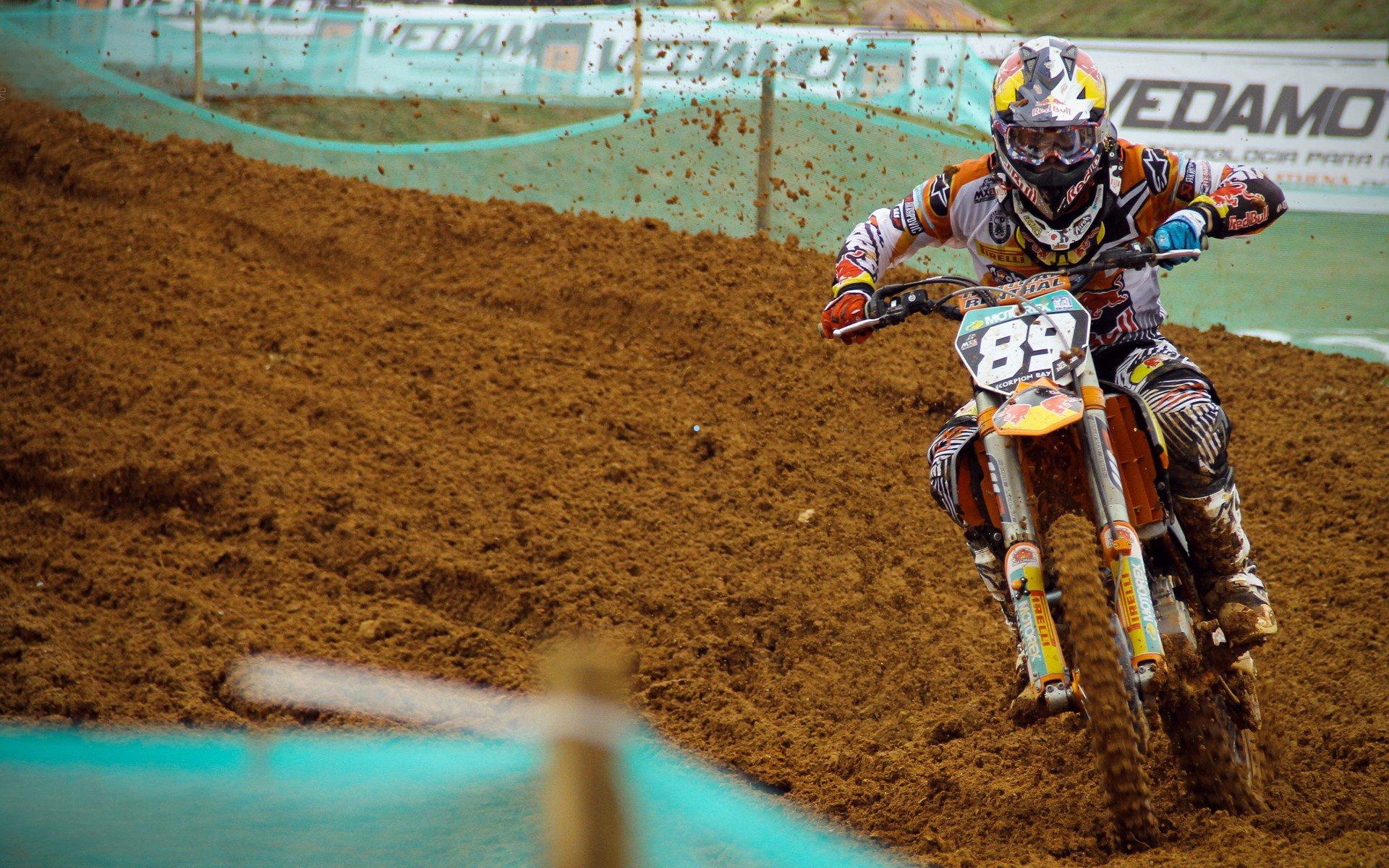 格列兹曼世界波定江山，马德里竞技1-0险胜晋级欧冠八强；亿元先生状态成谜，阿尔瓦雷斯五场球荒引担忧